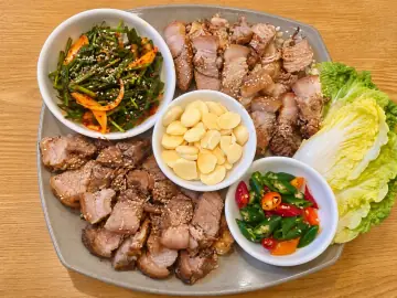 돼지수육보쌈 한 상